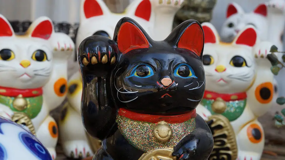 Different cat breed Japanese bobtails figurine