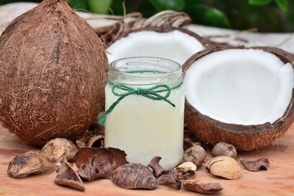 How to clean your dog's teeth naturally using Coconut oil