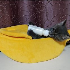 Banana shaped Pet Bed Stunning Pets S- 40x16x11 CM 