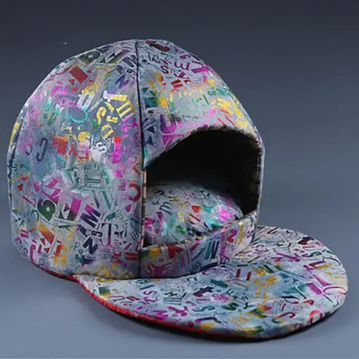 Hat-Shaped Warm Bed Stunning Pets Coloful M 62x38x47cm